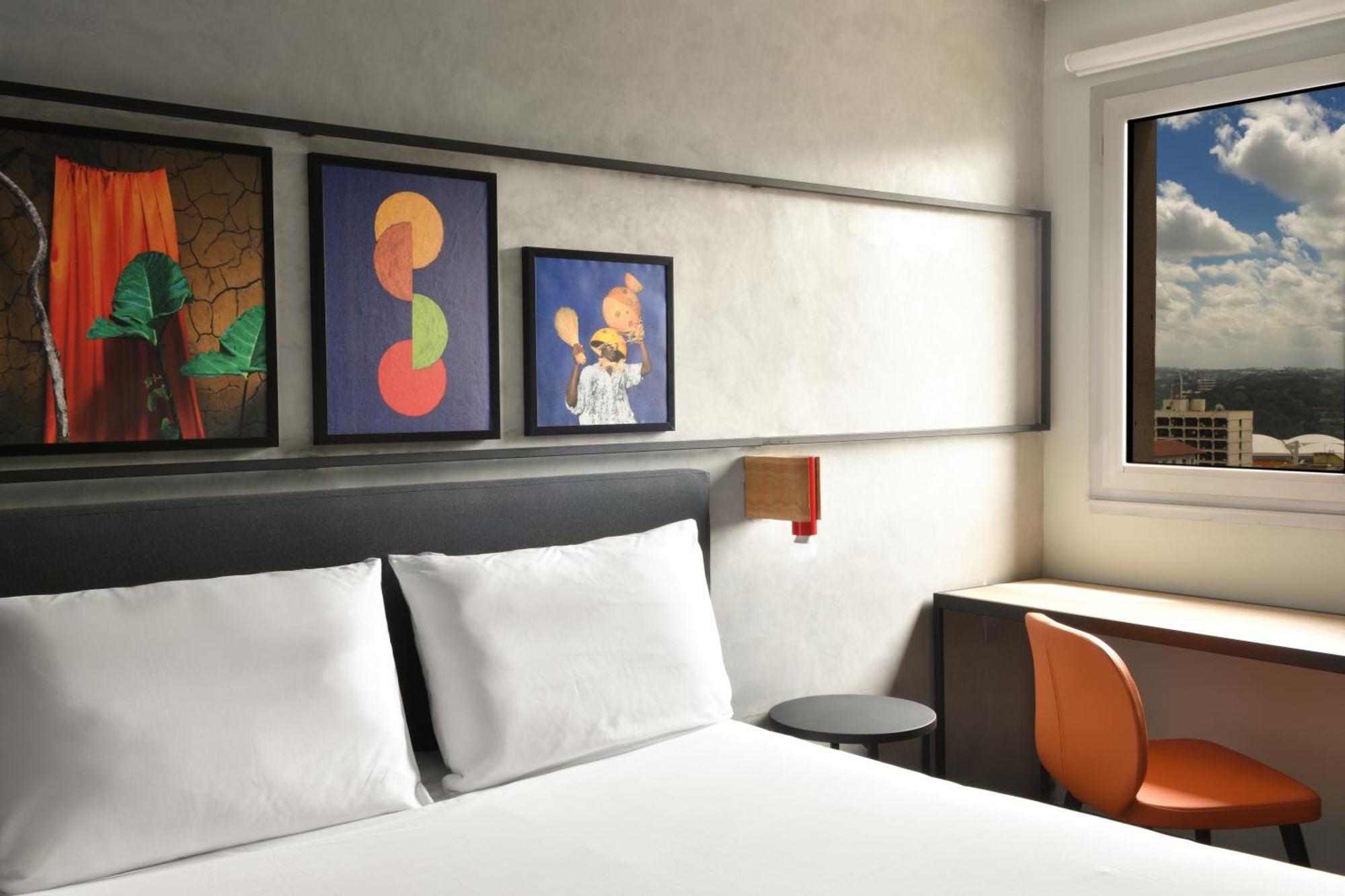 Ibis Abidjan Plateau Hotel Bagian luar foto