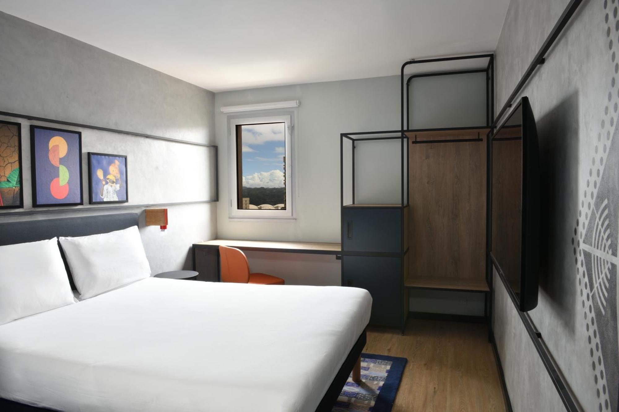 Ibis Abidjan Plateau Hotel Bagian luar foto