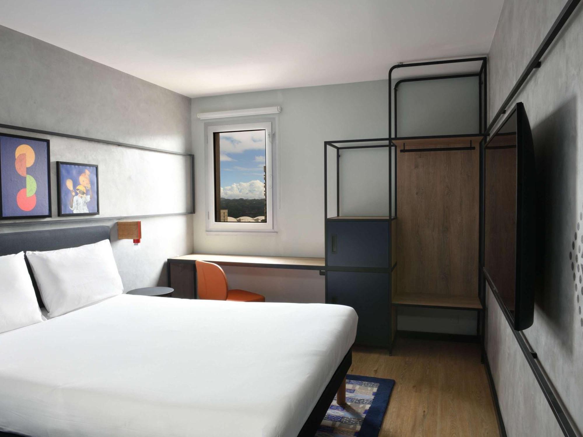 Ibis Abidjan Plateau Hotel Bagian luar foto
