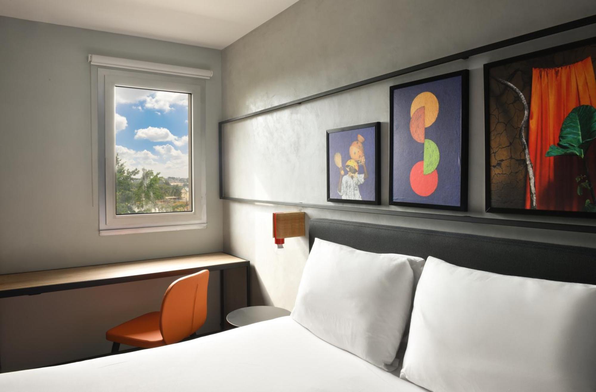 Ibis Abidjan Plateau Hotel Bagian luar foto