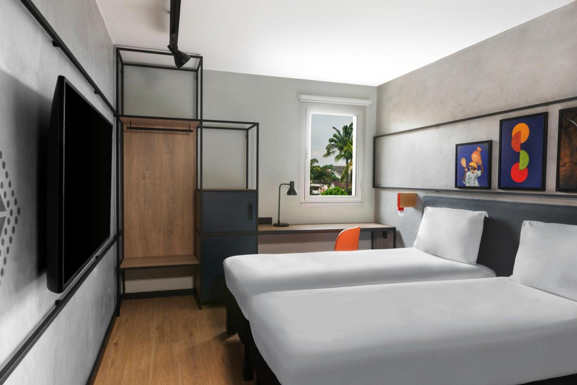Ibis Abidjan Plateau Hotel Bagian luar foto