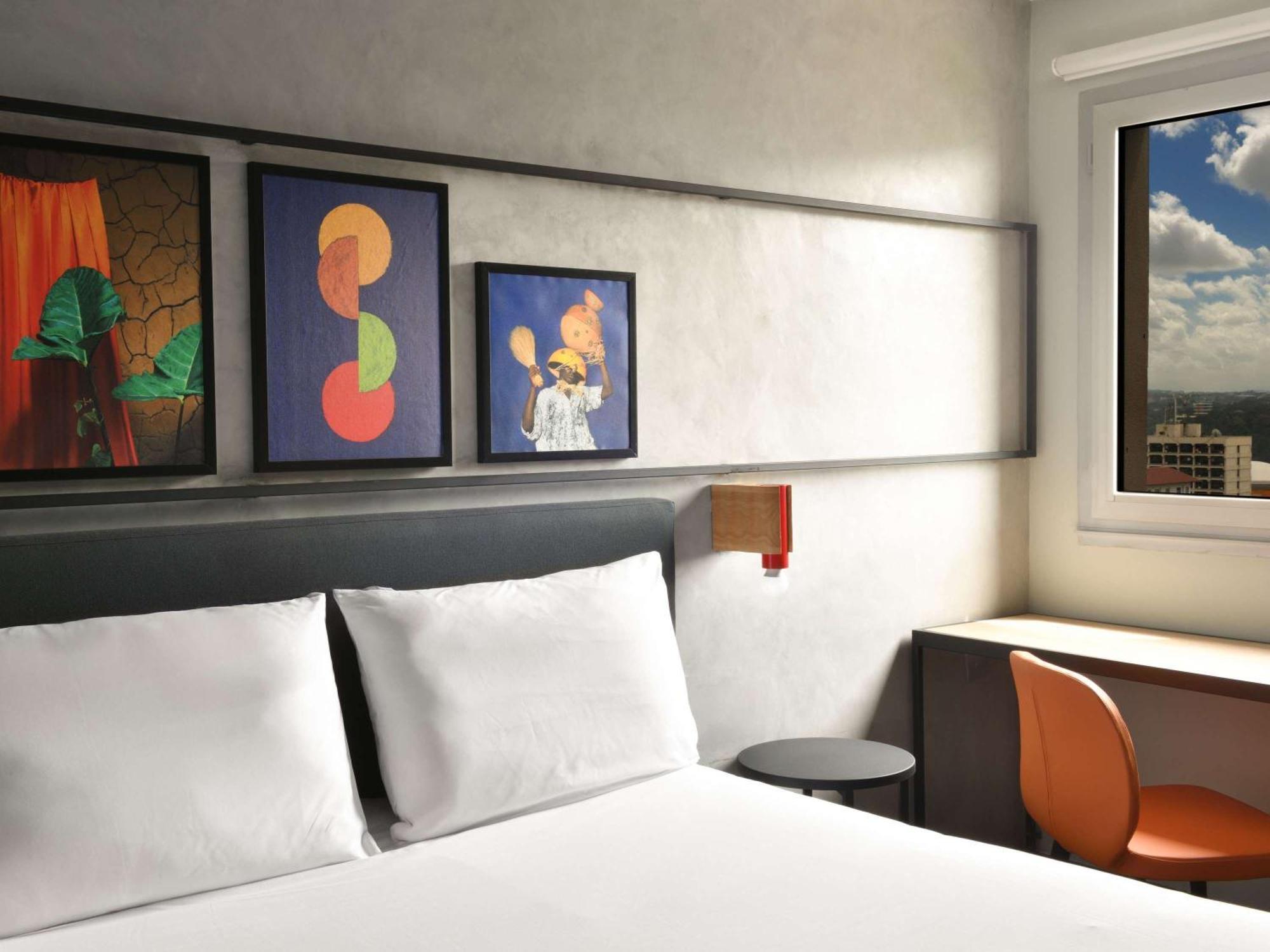 Ibis Abidjan Plateau Hotel Bagian luar foto