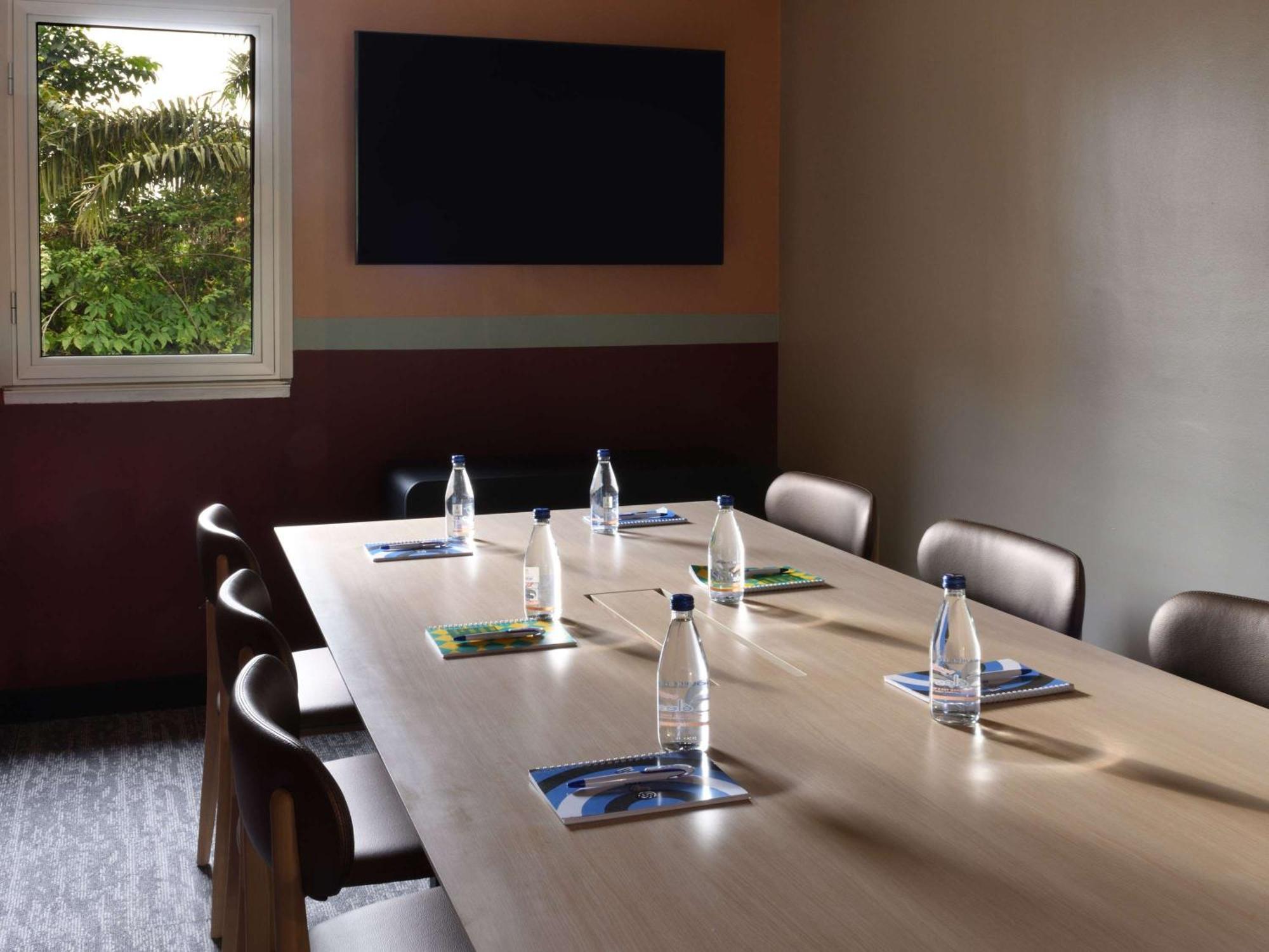 Ibis Abidjan Plateau Hotel Bagian luar foto
