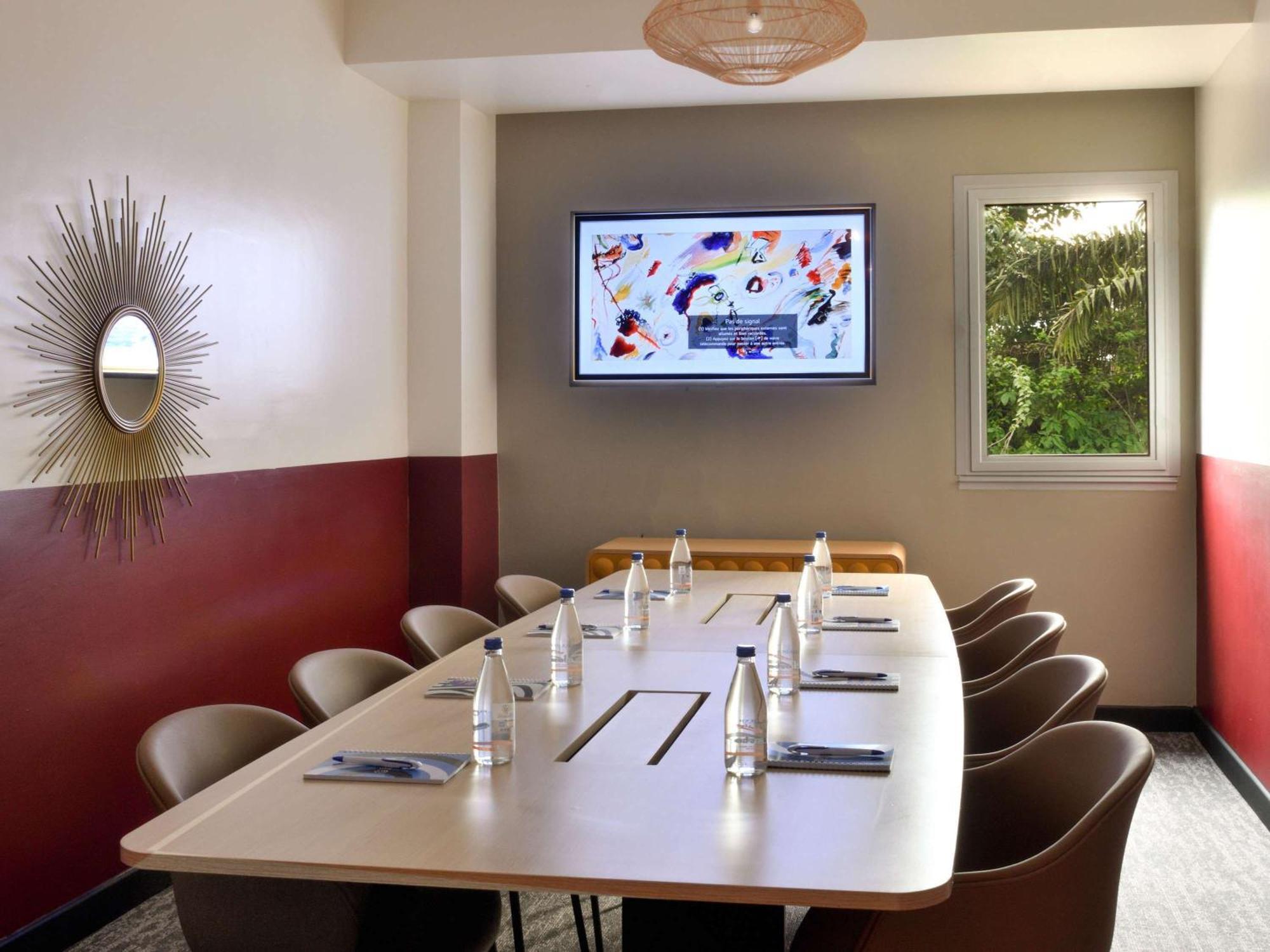 Ibis Abidjan Plateau Hotel Bagian luar foto