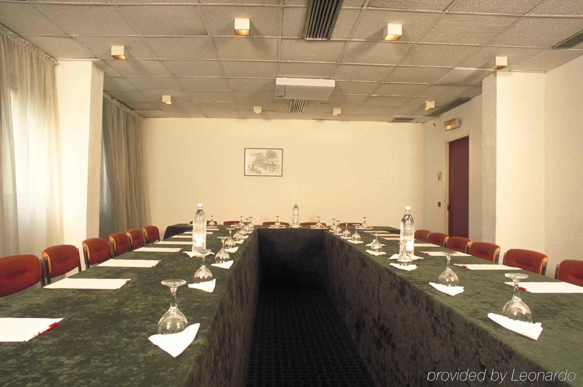Ibis Abidjan Plateau Hotel Bagian luar foto