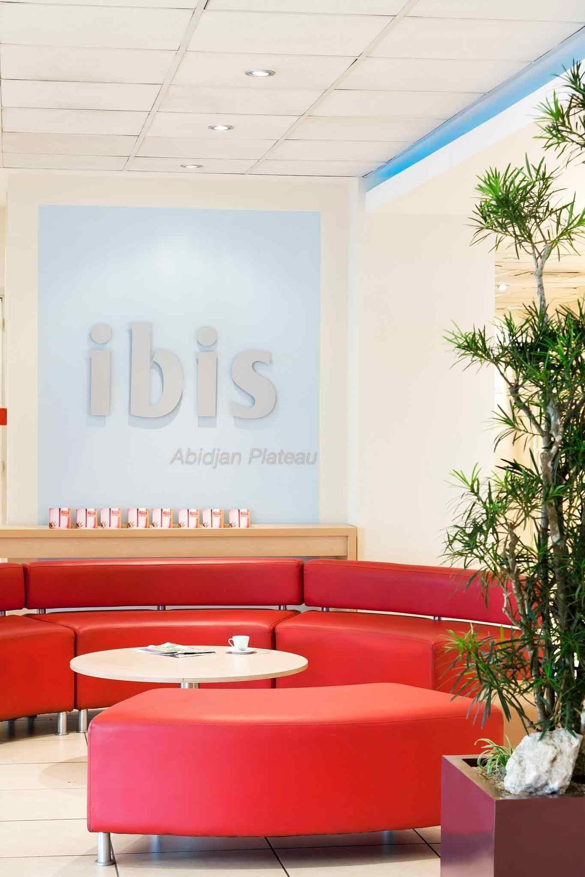 Ibis Abidjan Plateau Hotel Bagian luar foto