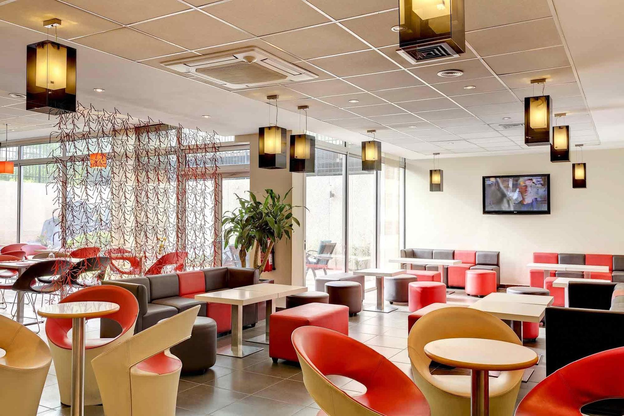 Ibis Abidjan Plateau Hotel Bagian luar foto
