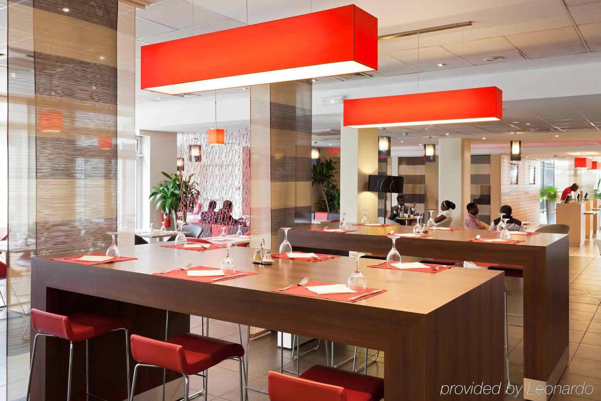 Ibis Abidjan Plateau Hotel Bagian luar foto