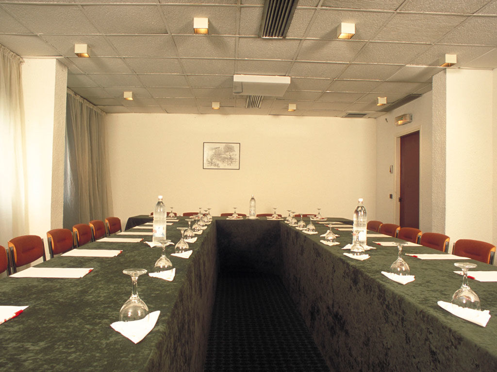 Ibis Abidjan Plateau Hotel Bagian luar foto