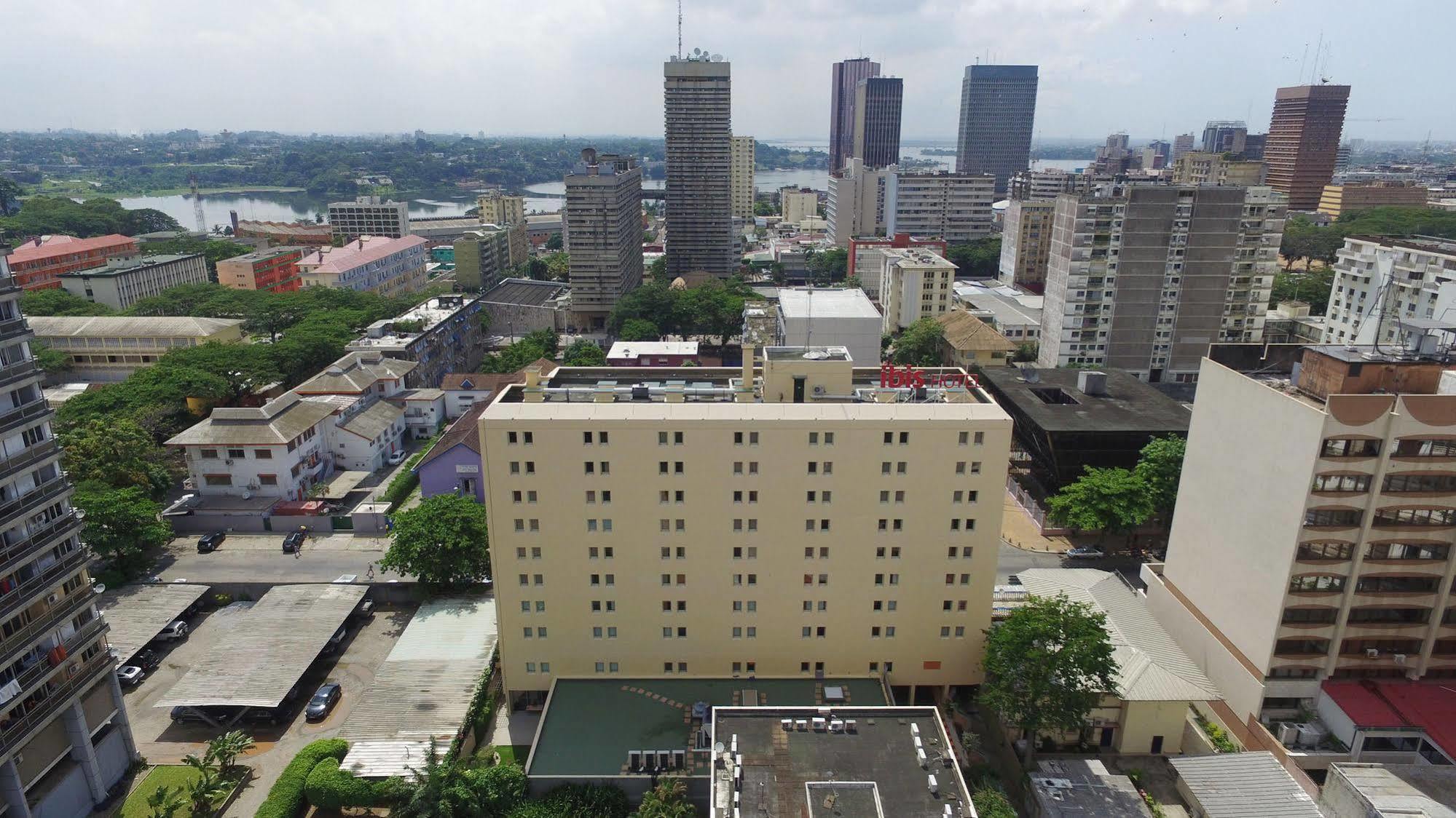 Ibis Abidjan Plateau Hotel Bagian luar foto