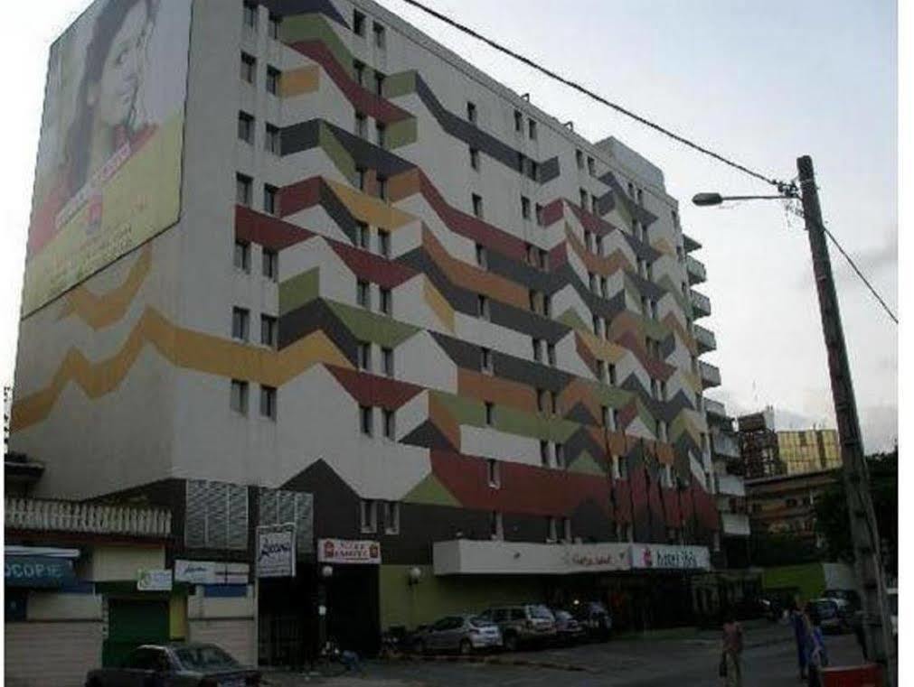 Ibis Abidjan Plateau Hotel Bagian luar foto