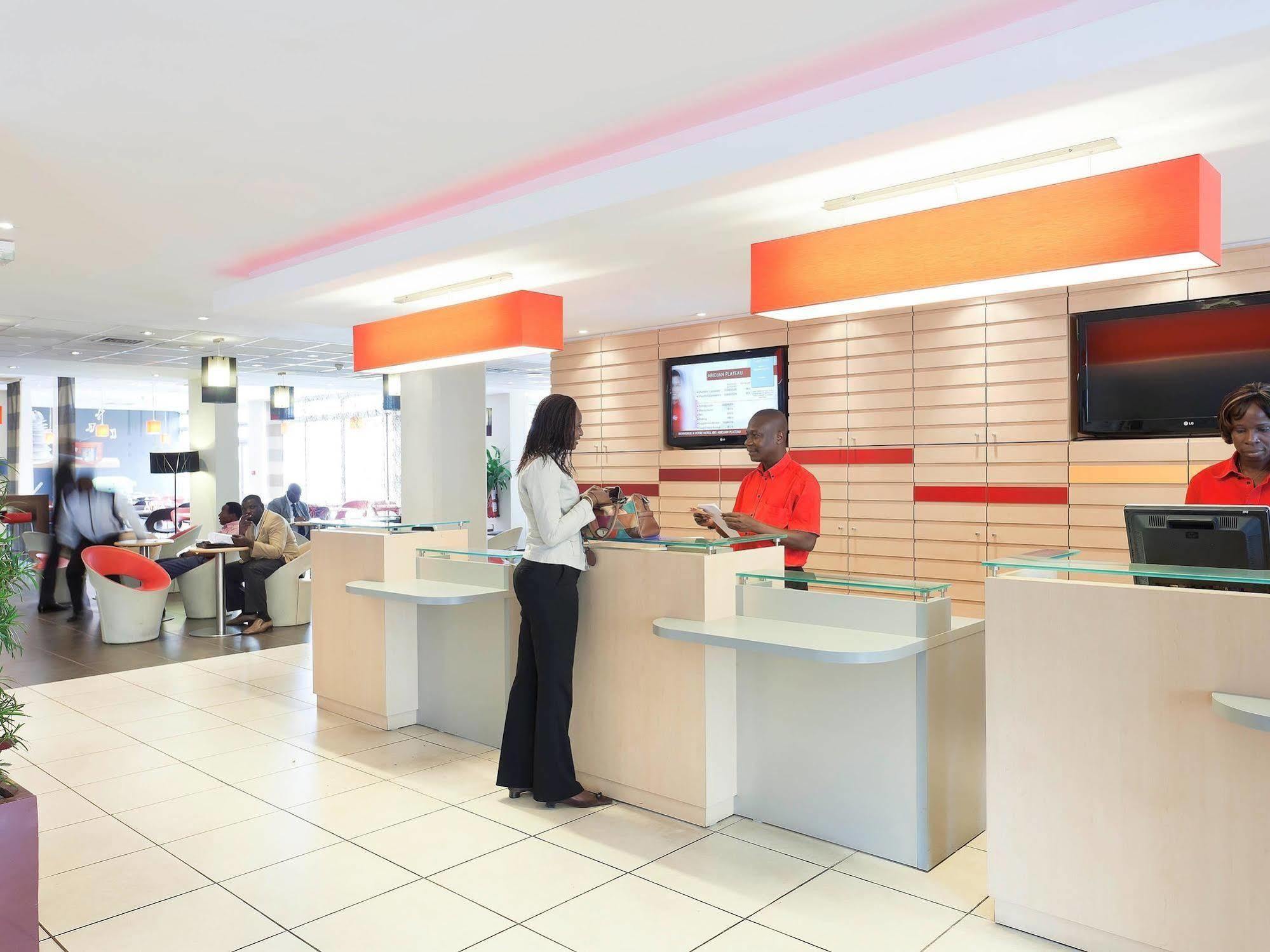 Ibis Abidjan Plateau Hotel Bagian luar foto